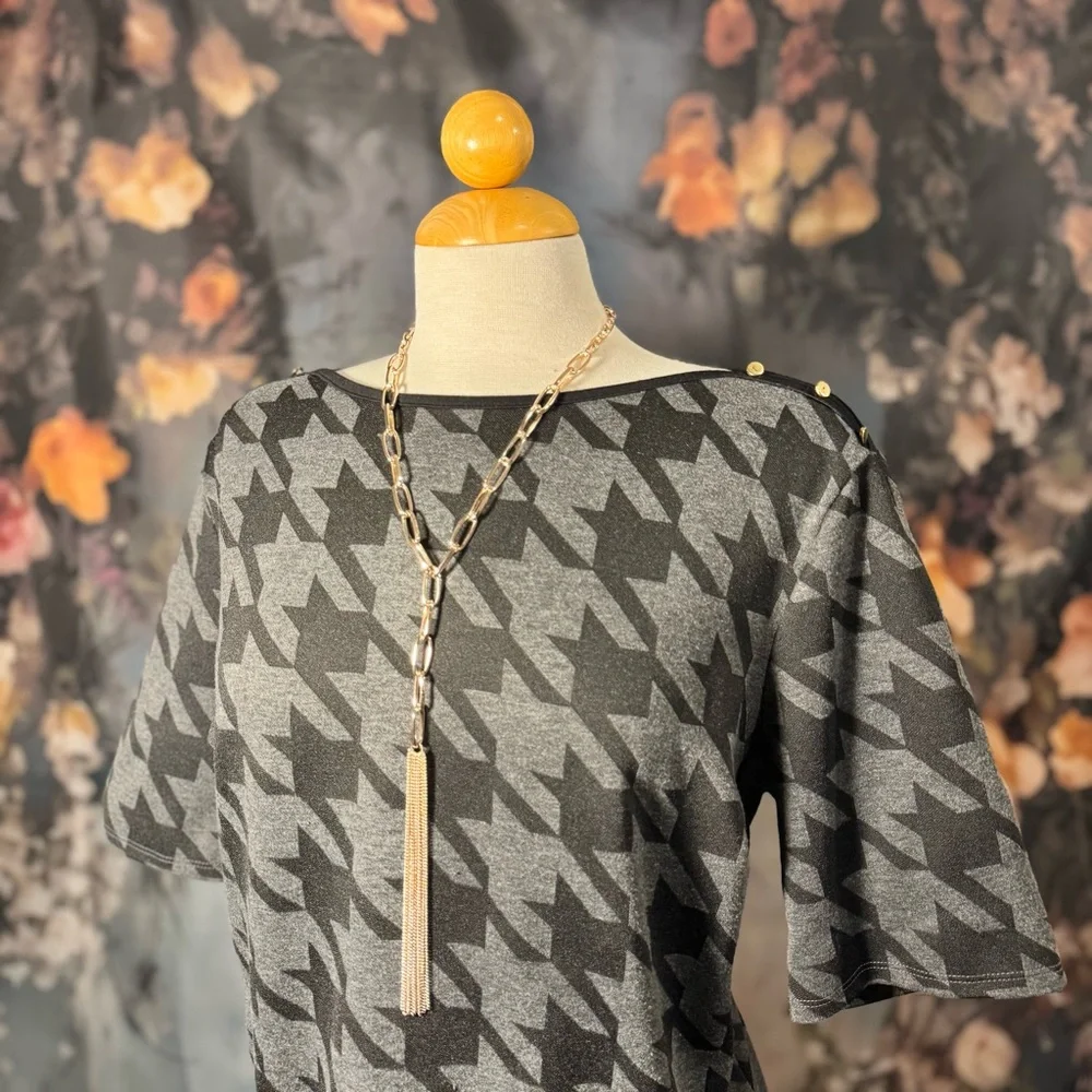 Liz Claiborne Gray Houndstooth Short Sleeve Top - Picture 3 of 9